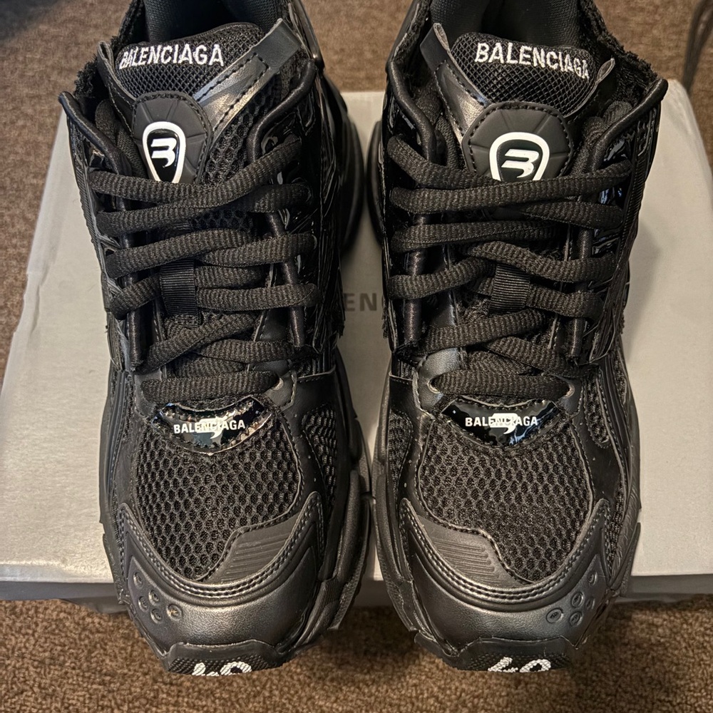 Balenciaga Black Runners Size 8 - Picture 4 of 6
